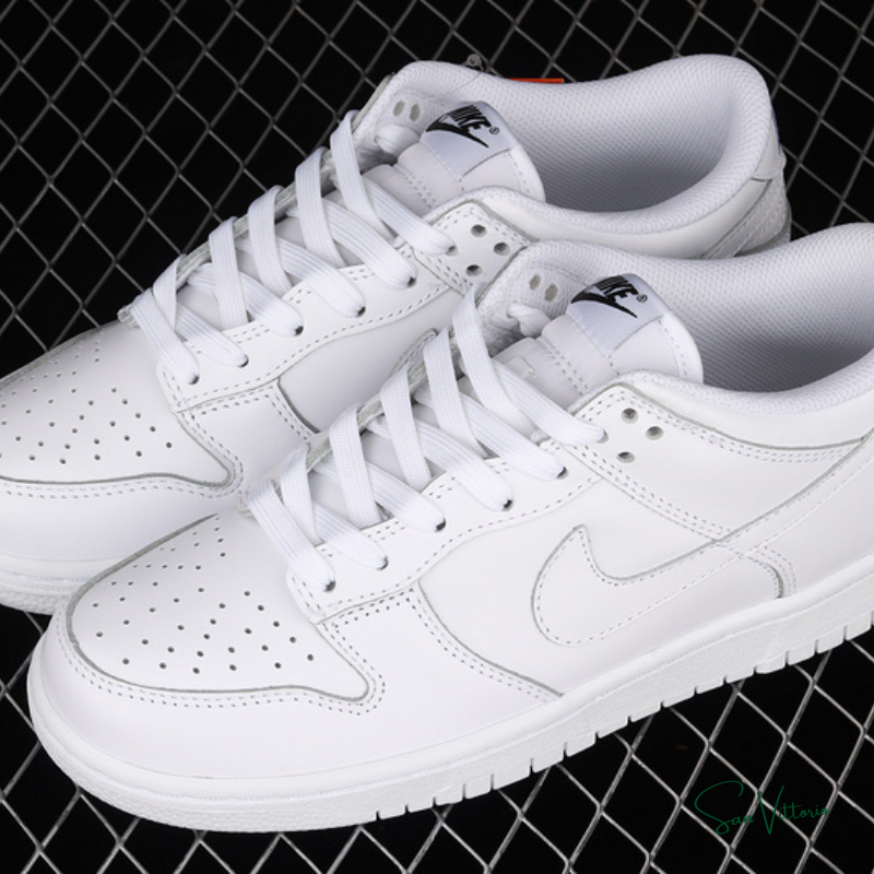 Dunk Low "Triple White" Nike
