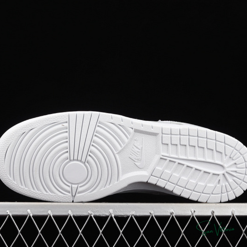 Dunk Low "Triple White" Nike