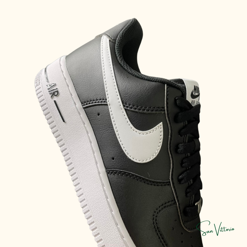 Tênis Black/White Air Force 1 Nike