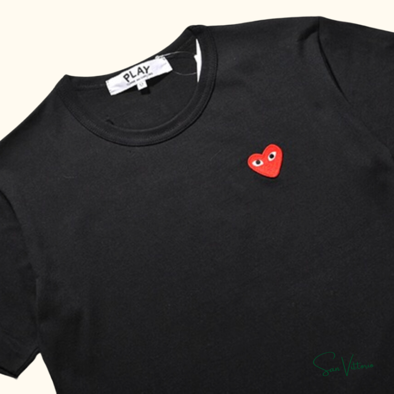 Camiseta "Play Bottom Heart Tee" CDG