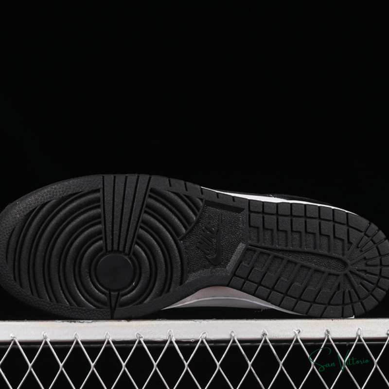 Dunk Low "Panda" Nike