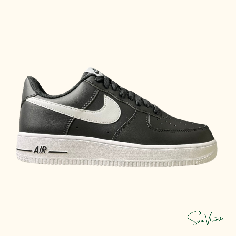 Tênis Black/White Air Force 1 Nike
