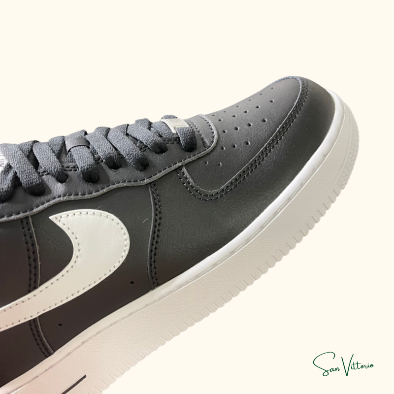 Tênis Black/White Air Force 1 Nike