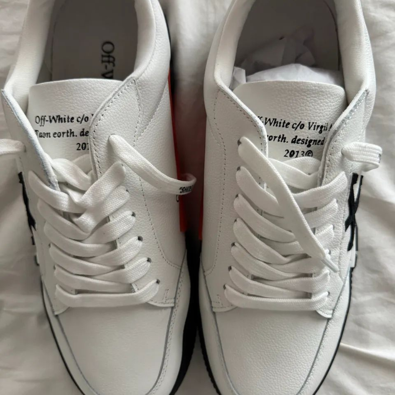 ゴリデンヴェイゼル（P) オイストラフ（Vn）、L.コーガン（Vn） S10 V-10 LEATHER WHITE BLACK CALIFORNIA | VEJA - VERT | Site oficial